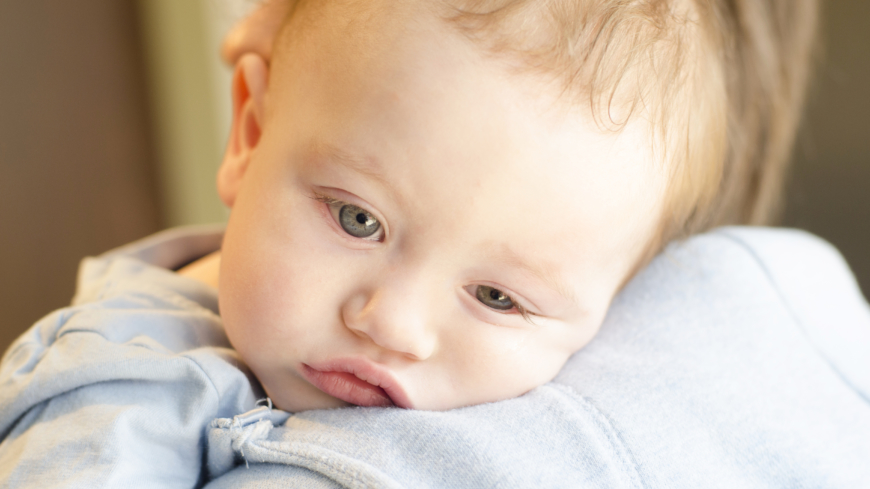 På sjukhusen runt om i landet uppmanar man småbarnsföräldrar att i möjligaste mån hålla sina bebisar hemma.  Foto: Shutterstock